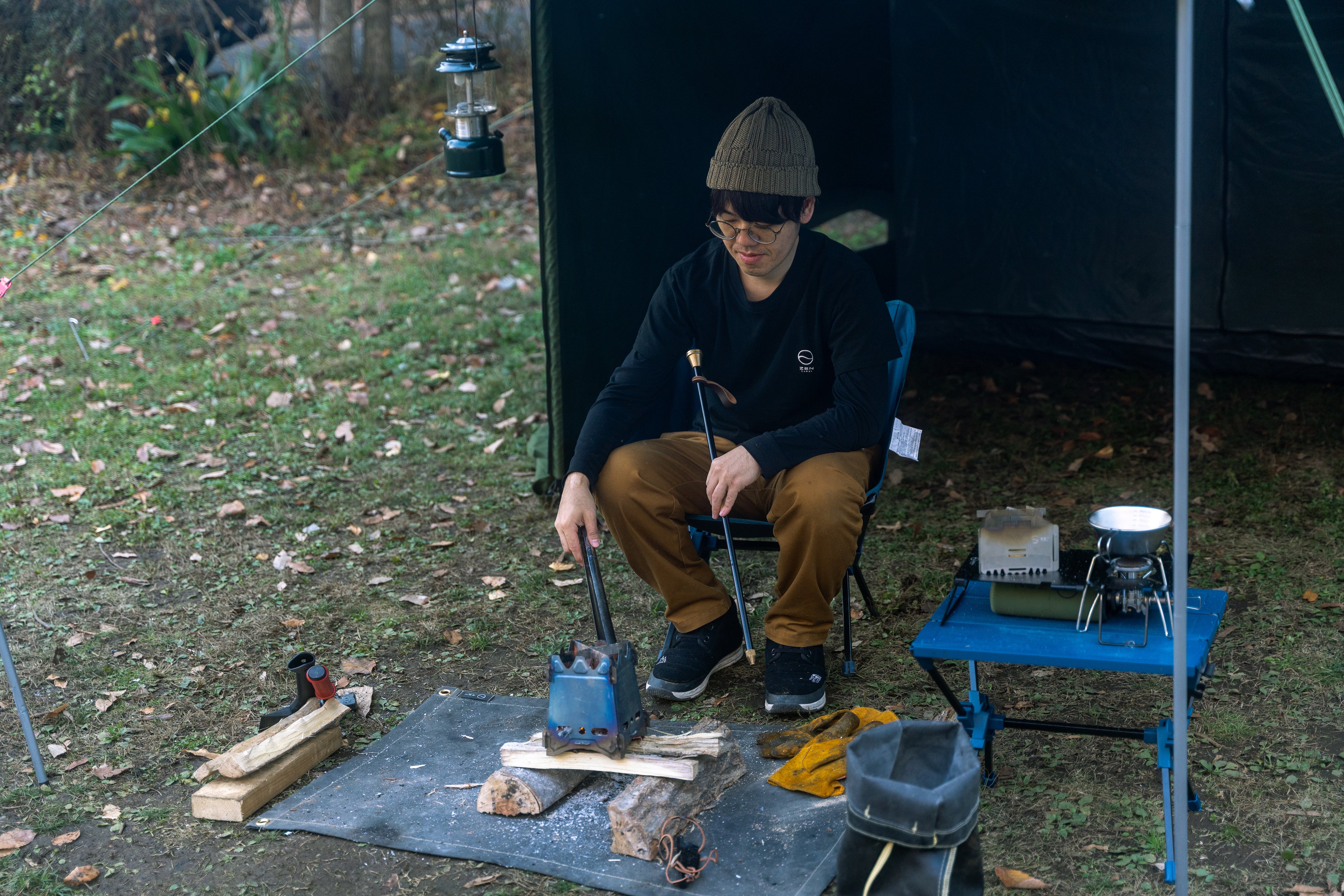 自分の山で仲間とキャンプを楽しむ