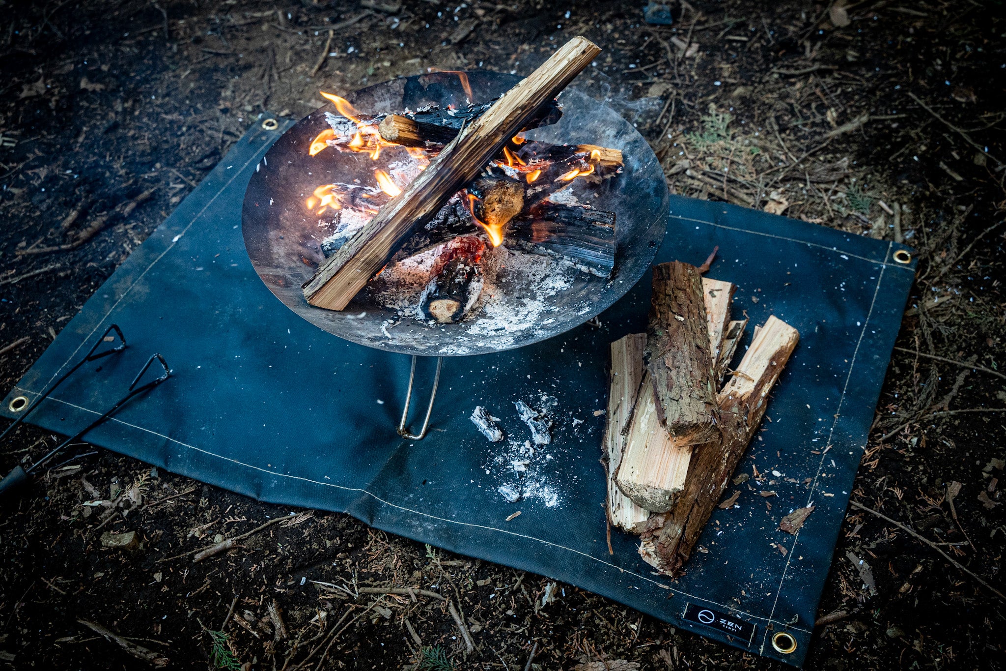 焚き火専用シート（ブラック シリコン加工モデル） – ZEN Camps